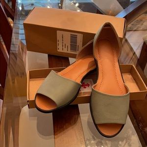 NEW Urban Outfitters Flats